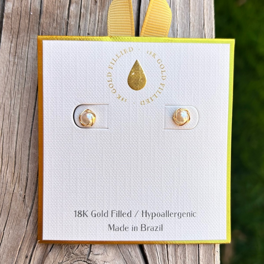 18K Gold Filled Stud Pearl Earrings NWT